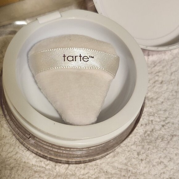 Tarte creaseless setting & brightening powder - Picture 4 of 8